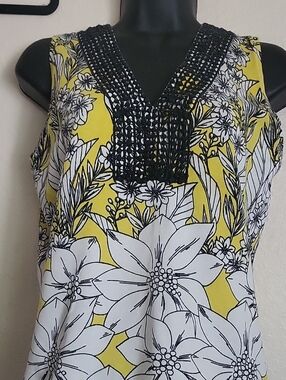Cable & Gauge Yellow Floral Tank with Black Crochet V-Neck Panel